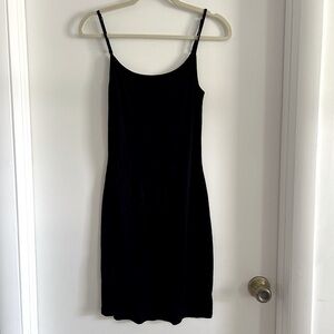 Skims soft lounge dress, size medium in the color black. Only worn twice.
